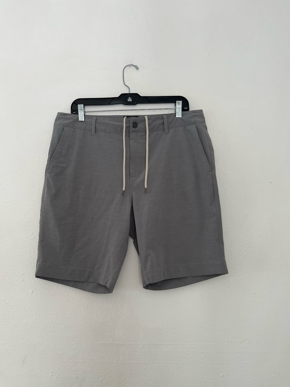 Faherty Men's Gray Flat-Front Drawstring Shorts with Belt Loops